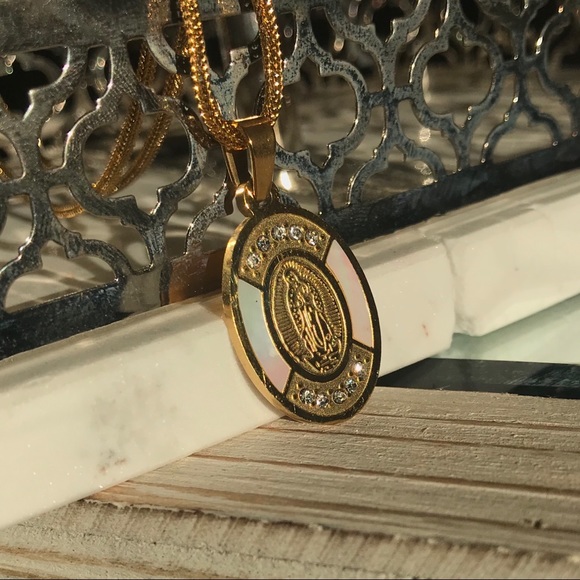 Virgen Mary pendant with Pearl details - Picture 4 of 8